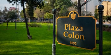 La plaza Colón fue renovada hace poco y los cordobeses la aprovechan a su manera.. (Municipalidad de Córdoba)