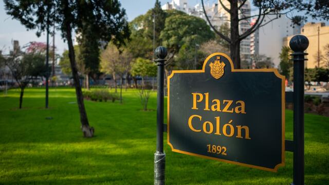 La plaza Colón fue renovada hace poco y los cordobeses la aprovechan a su manera.. (Municipalidad de Córdoba)