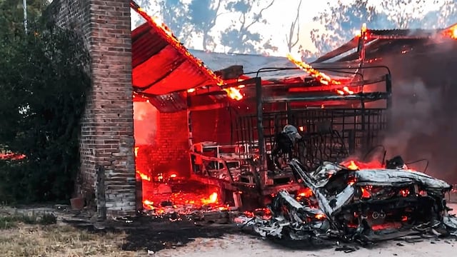 Arroyito se produjo un incendio de maquinaria agrícola en interior de un galpón en zona rural