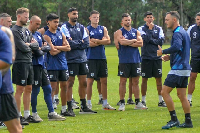 A pesar del escenario adverso, en las prácticas el entrenador Matías Módolo trabaja con sus futbolistas para afrontar el panorama. Gimnasia presentó pruebas y descargos para reanudar el encuentro, pero el fallo del Tribunal favoreció a Deportivo Madryn.