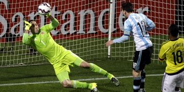 Lionel Messi y David Ospina, una rivalidad histórica. (Foto: AP)