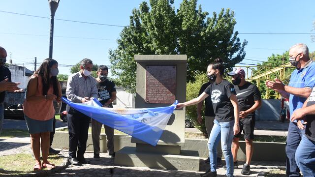 Nueva placa en recuerdo de los ex combatientes de Malvinas (Municipalidad de Rosario)