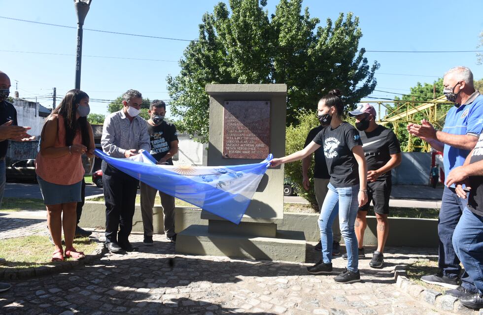 Siempre dando el ejemplo: ex combatientes pusieron en valor la plazoleta 2 de abril
