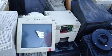 El Municipio recicla y transforma los residuos electrónicos en equipamiento para instituciones