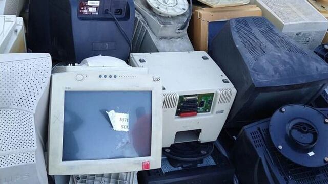 El Municipio recicla y transforma los residuos electrónicos en equipamiento para instituciones