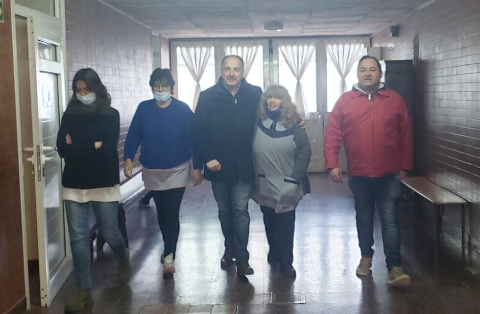 Garate y Federico entregaron útiles a la extensión 2040 y una impresora a la Primaria Nº 14