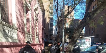 Allanamiento en la Casa Radical. (Foto gentileza Ignacio Cadario)