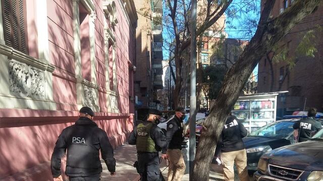 Allanamiento en la Casa Radical. (Foto gentileza Ignacio Cadario)