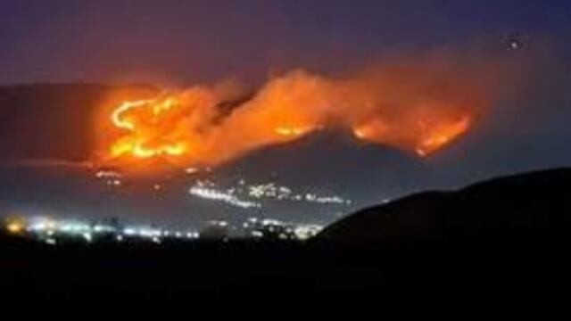 El dantesco espectáculo mantiene en vilo a la población taficeña.