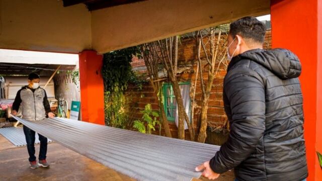 Entrega de materiales para reactivar una Pyme en Posadas.