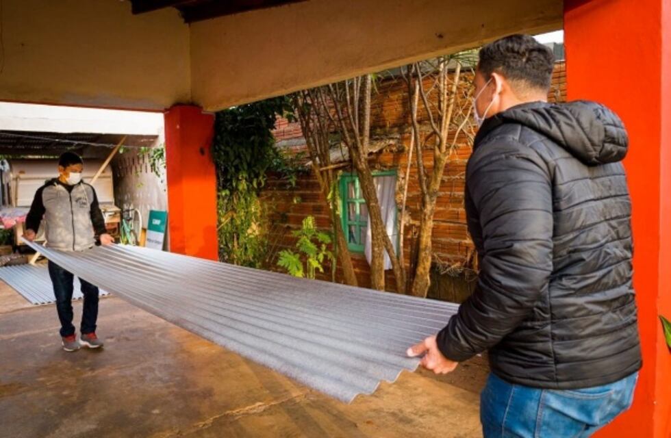 Entrega de materiales para reactivar una Pyme en Posadas