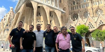 Los Palmeras frente a la Sagrada Familia