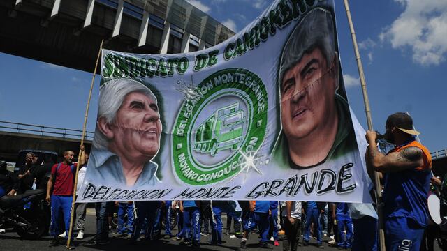 Preparativos para el acto de la CGT en la ciudad. (Foto: Clarín)