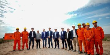 Llaryora Benedetti Arroyito pusieron en marcha las obras de la Autopista 19