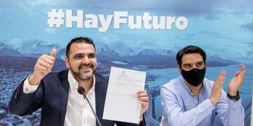 El intendente de Ushuaia, Walter Vuoto firmó los convenios con Nación.