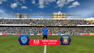 Nicolás Nasisi, preparador físico del Bolívar, en el estadio "Simón Bolívar" de La Paz, Bolivia.