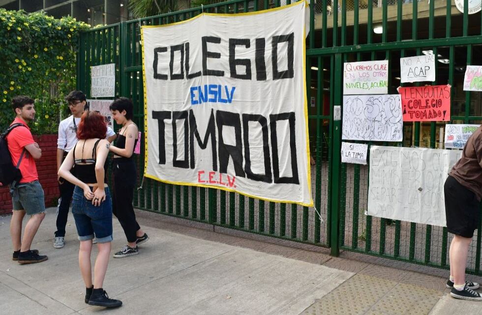 El Gobierno le exige a la Ciudad que saque a la policía de la puerta de los colegios