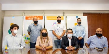 Después de hacer renunciar a seis integranes del gabinete por peleas internas dentro de la UCR, el intendente de Alvear presentó a los nuevos funcionarios.