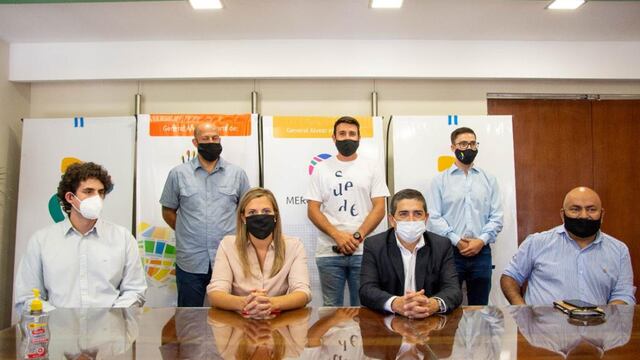 Después de hacer renunciar a seis integranes del gabinete por peleas internas dentro de la UCR, el intendente de Alvear presentó a los nuevos funcionarios.