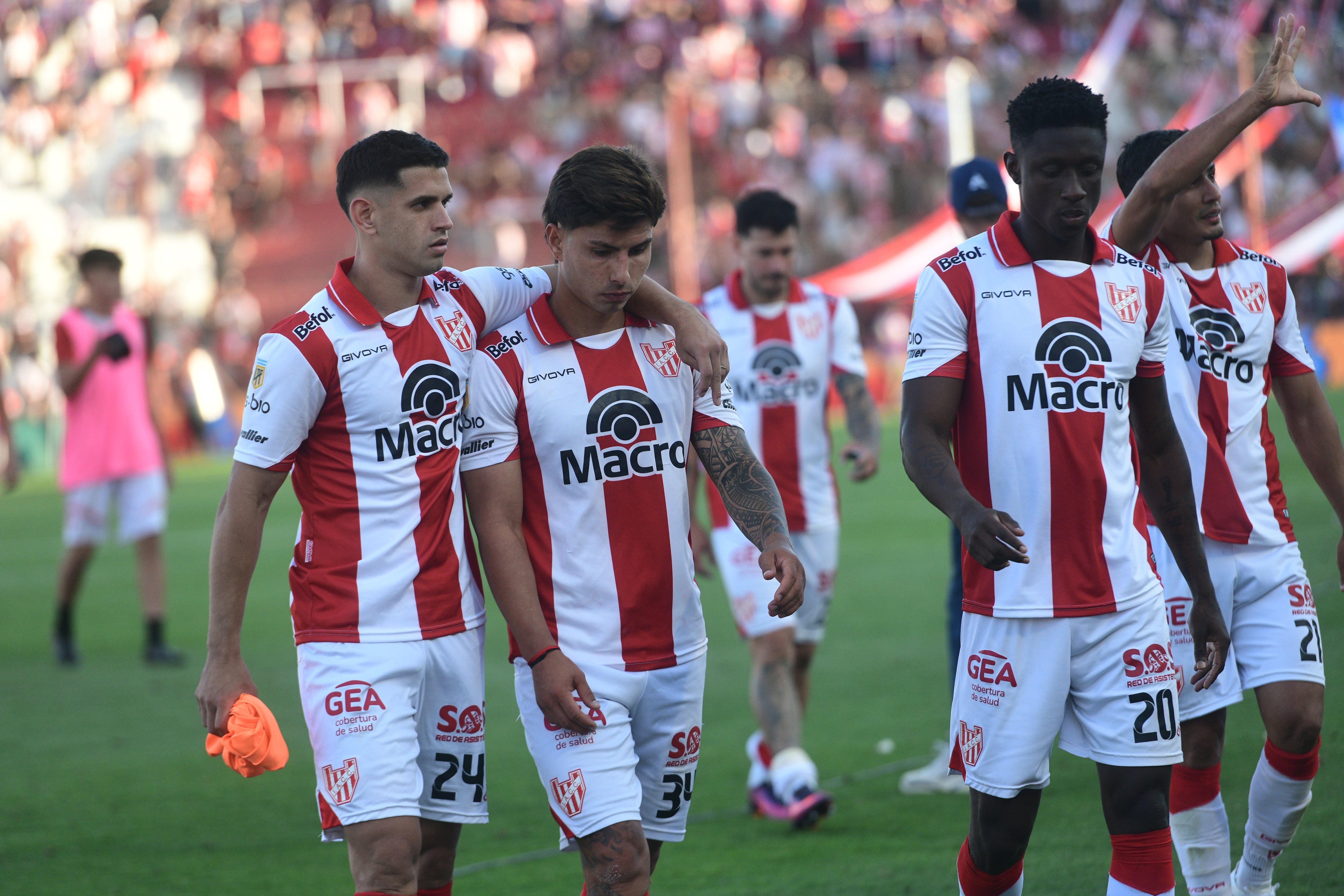 En la cancha de Instituto en Alta Córdoba Instituto y Talleres jugaron un partido intenso por la última fecha de la LPF. (Javier Ferreyra/ La Voz)