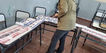 Así preparaban el cuarto oscuro en la escuela Leandro Alem de Guaymallén. / José Gutiérrez - Los Andes.