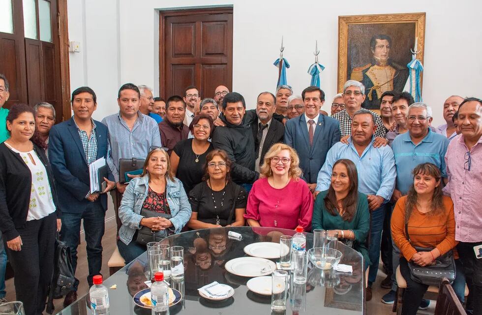 El gobernador Sadir habló con dirigentes sindicales sobre el DNU de Milei