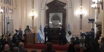 Acto de condecoración al ministro Normando Álvarez García, en la Casa de Gobierno.
