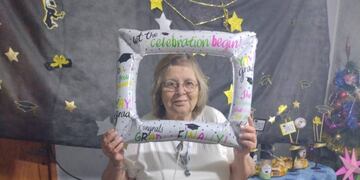 Familiares de Mirta le hicieron una fiesta el día que terminó la escuela
