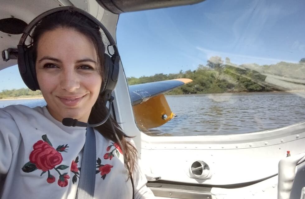En Concepción del Uruguay se recibió la primera mujer piloto de hidroaviones