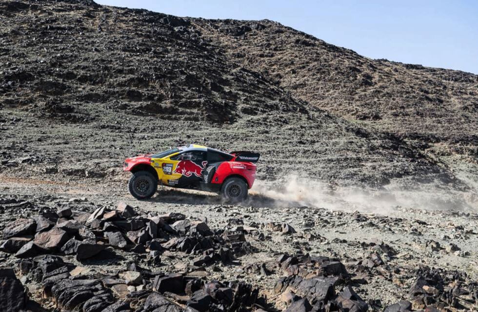 Loeb dominó en la cuarta etapa del Dakar; Kevin Benavides fue tercero en Motos y Andújar saltó a la punta en Quads