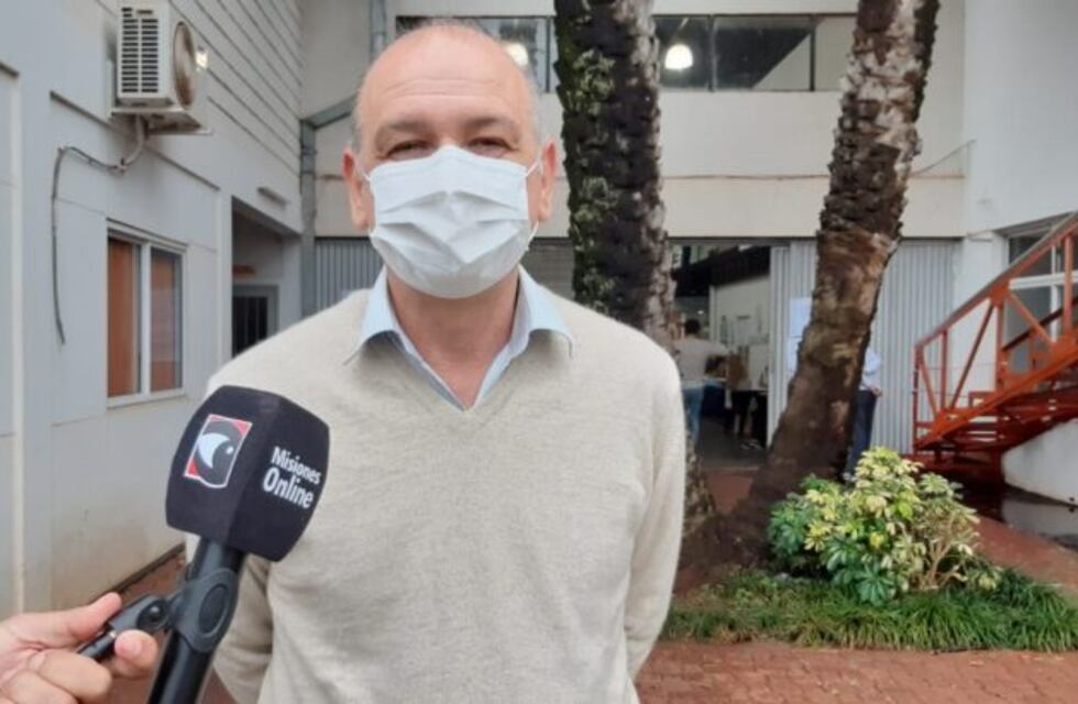 El Diputado Nacional, Ricardo Welbach, votó en el campus de la Universidad Gastón Dachary.
