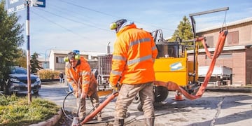 Continúan los trabajos de sellado de la calle Luis Vernet