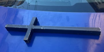 La cruz de hierro mide 50 centímetros de largo.