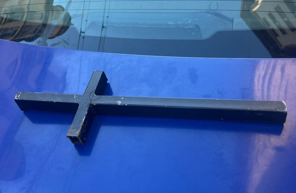 Violencia en Córdoba: golpeó a una empleada municipal con una cruz de hierro