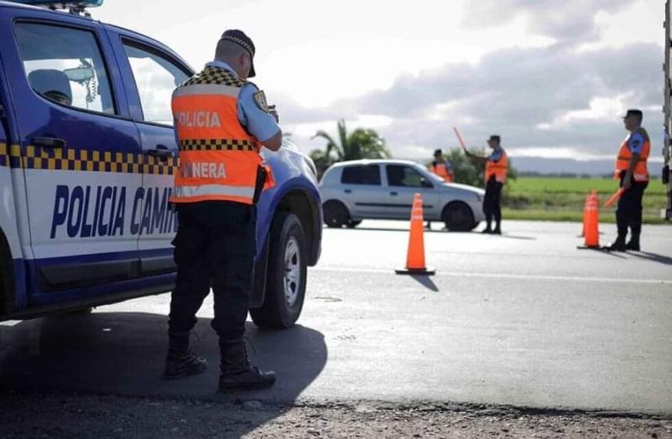 Tragedia en el interior de Córdoba: una camioneta chocó contra un camión y murieron dos hombres