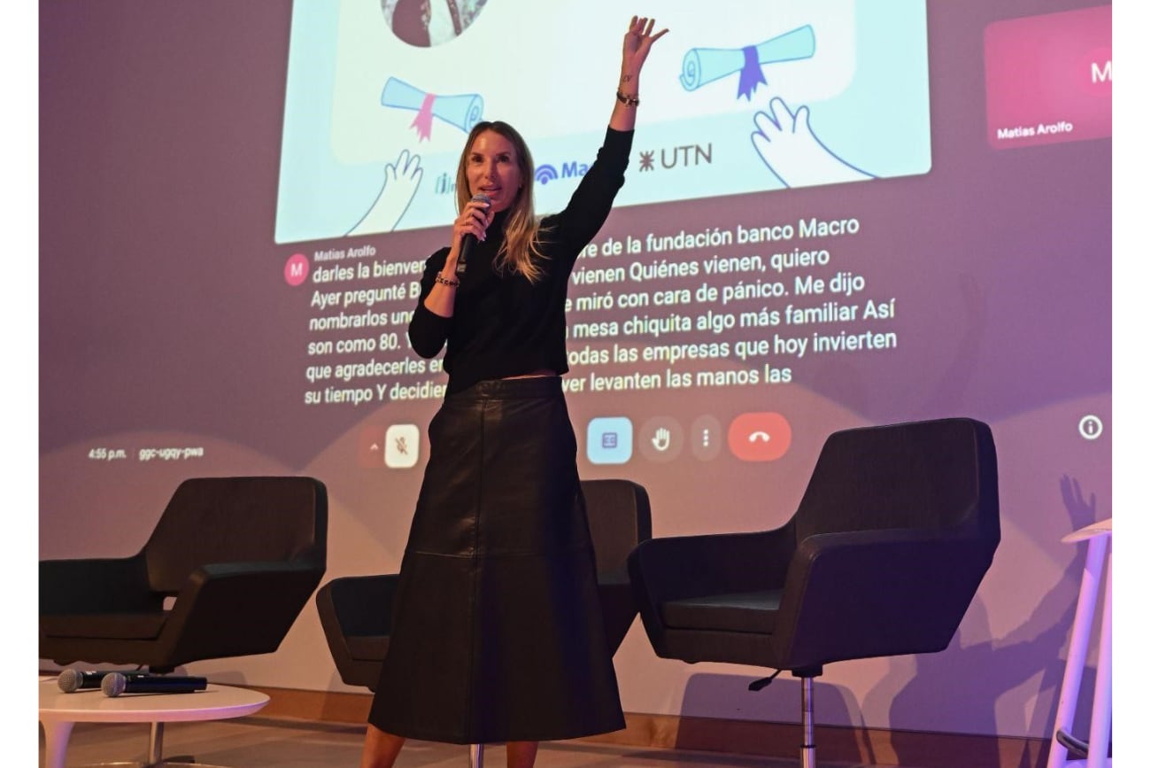 El evento tuvo lugar en el auditorio de Torre Macro y participaron las personas graduadas, autoridades de la UTN -Facultad Regional Buenos Aires-, colaboradores de Banco Macro, representantes de Incluyeme.com, además de de empresas y organizaciones comprometidas con la inclusión laboral.