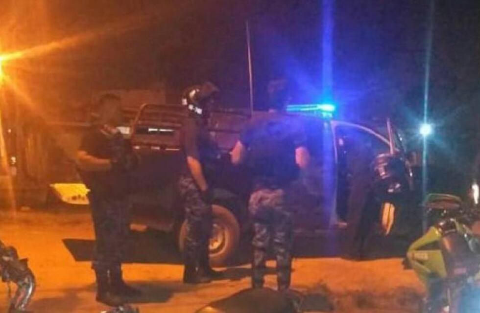 Sicarios mataron a un hombre y su hijo mientras dormían y se fotografiaron con las víctimas