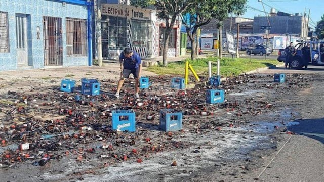 Cientos de botellas de cerveza terminaron destrozadas en Santa Fe. (Uno de Santa Fe)