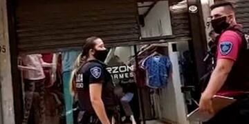 El momento en el que rescatan a la chica abusada en Balvanera. (Captura)