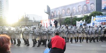 Corte total en Puente Pueyrredón: trabajadores tercerizados reclaman ser reincorporados