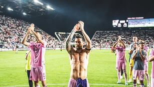 Lionel Messi saludando al público de Inter Miami después del partido con Orlando City en la Leagues Cup de la MLS. (Prensa Inter Miami)