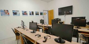 Talleres de inclusión tecnológica.