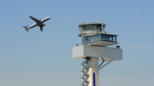 Un avión de Aerolíneas Argentinas debió dar vueltas sobre el Aeropuerto de Sauce Viejo durante 53 minutos.