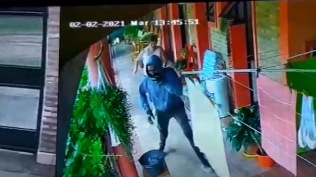 La mujer enfrentó al ladrón por sus propios medios