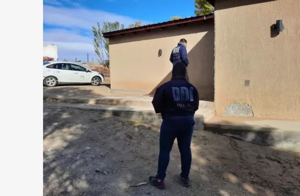 En medio de una juntada entre amigos en Caleta Olivia, un joven de 19 años los apuñaló y mató a uno