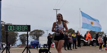 María de los Ángeles Juárez ganó la segunda edición de la Carrera del Puerto.