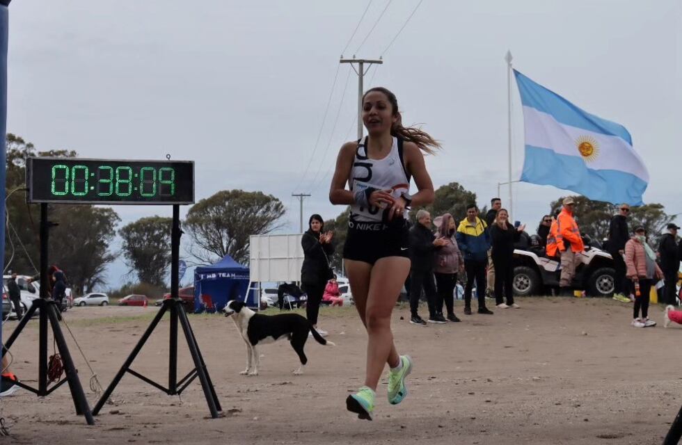La puntaltense María de los Ángeles Juárez triunfó en la “Carrera del Puerto”