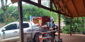 Puerto Rico: evacuaron el Club de Pesca por la crecida del río Paraná.