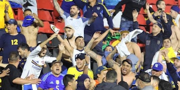 Los simpatizantes se enfrentaron a un grupo de policías en la platea este del Coloso.