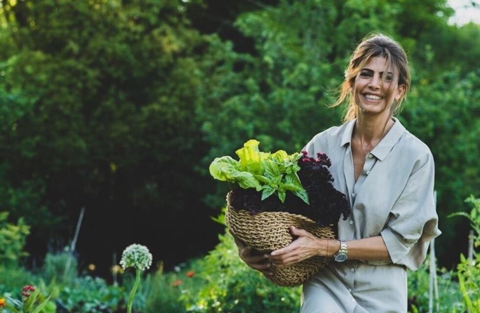 Juliana Awada disfruta del sol otoñal en Mendoza